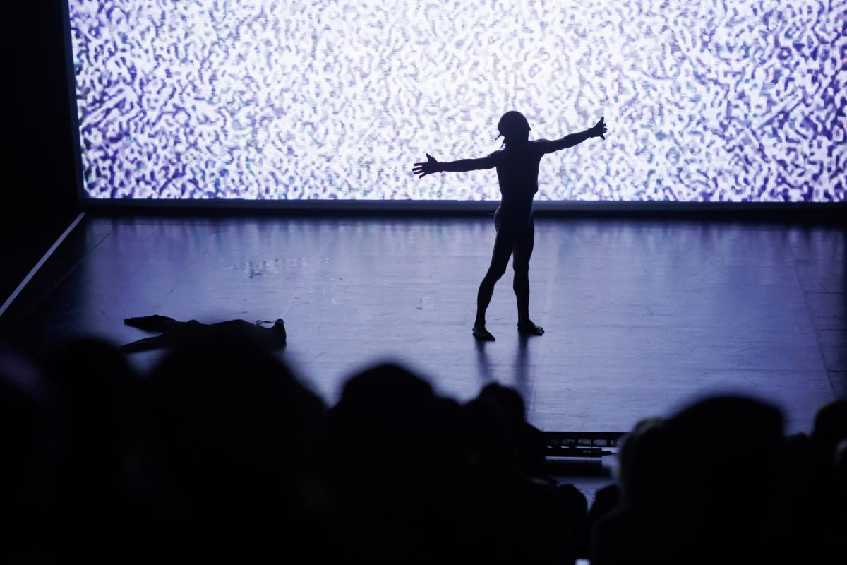 Dawid Lorenc na scenie Teatru Słowackiego